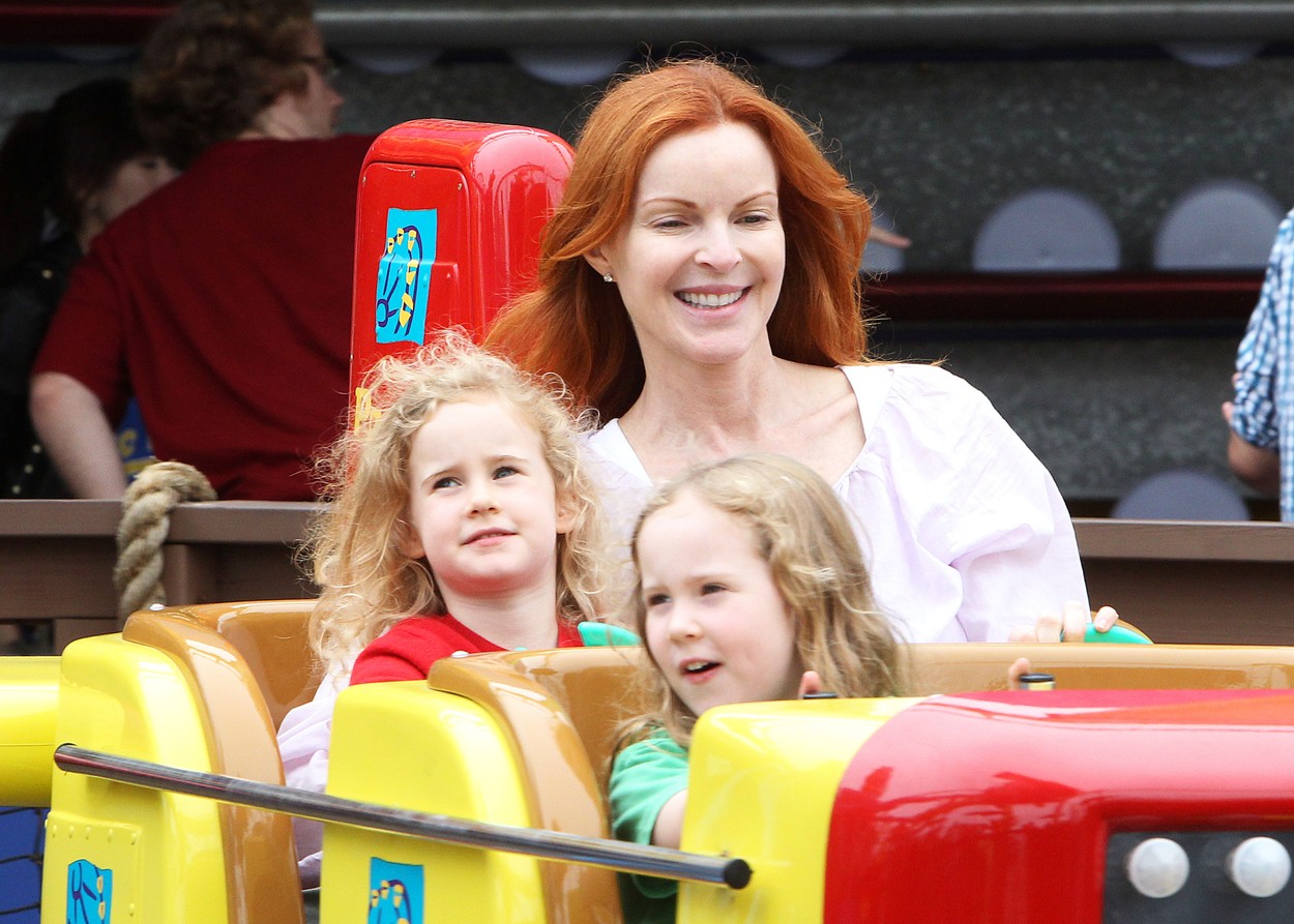 63059, SANTA MONICA, CALIFORNIA - Wednesday June 22, 2011. **EXCLUSIVE** "Desperate Housewives" star Marcia Cross spends the afternoon with her twins Eden and Savannah at the Santa Monica Pier. Cross and her four-year-old twins enjoyed the rides at the Pier, heading to the carousel and the mini roller coaster together., Image: 95902466, License: Rights-managed, Restrictions: VIDEO AVAILABLE, Model Release: no, Credit line: Profimedia, Pacific coast news