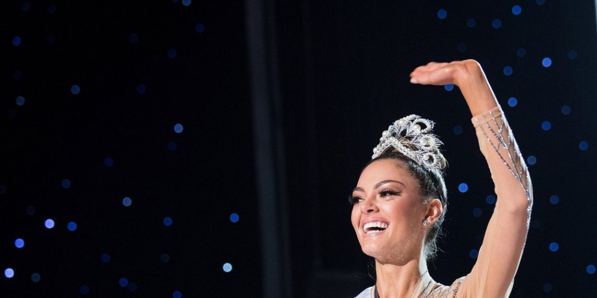 Demi-Li Nel-Piters Mis Univerzuma
