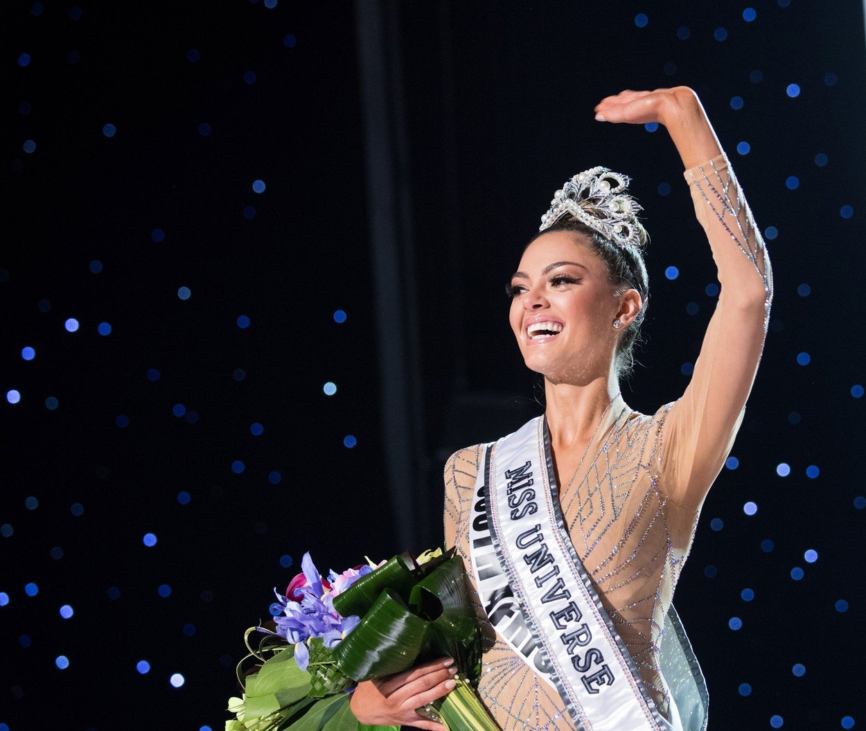 Demi-Li Nel-Piters Mis Univerzuma
