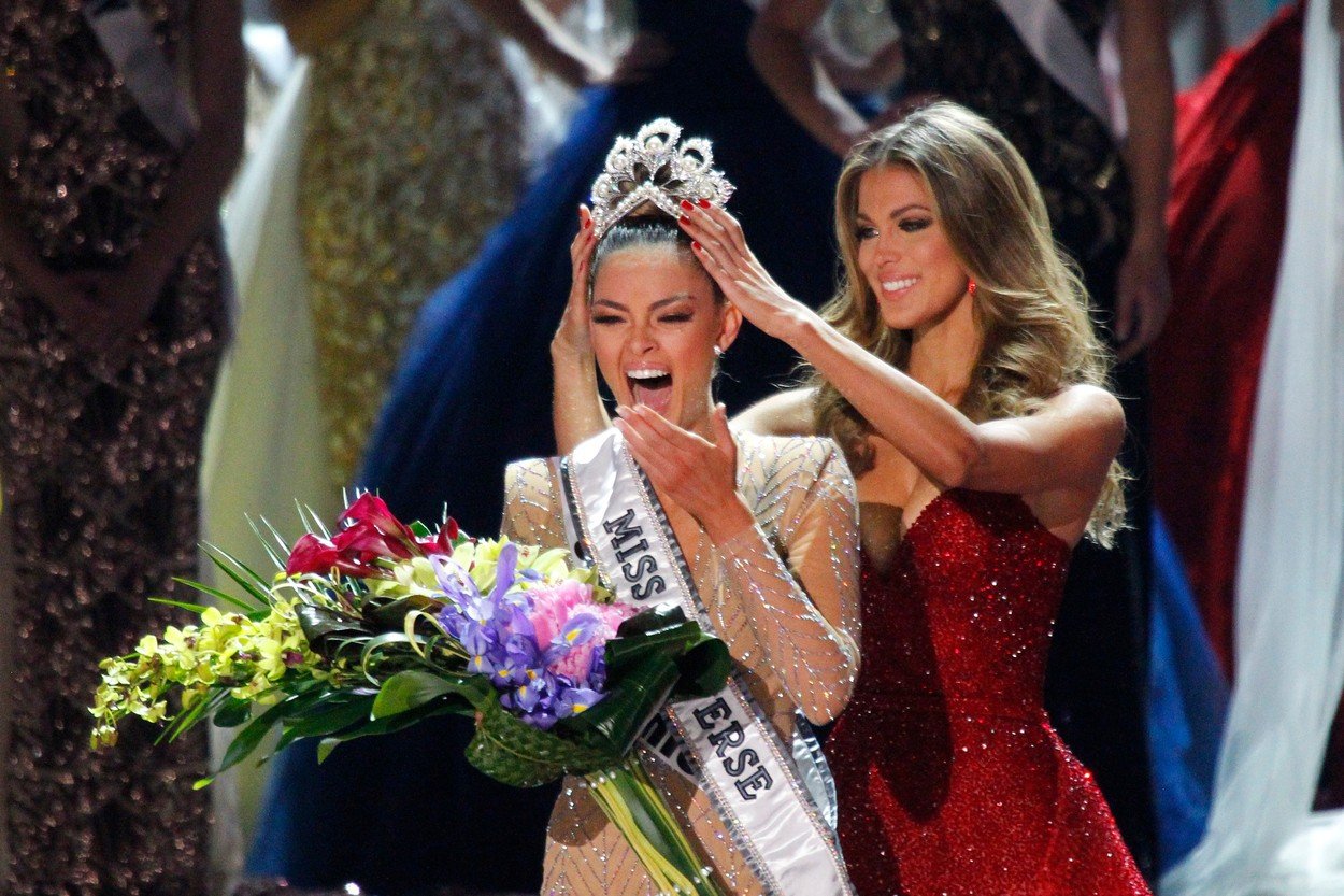 Demi-Li Nel-Piters Mis Univerzuma