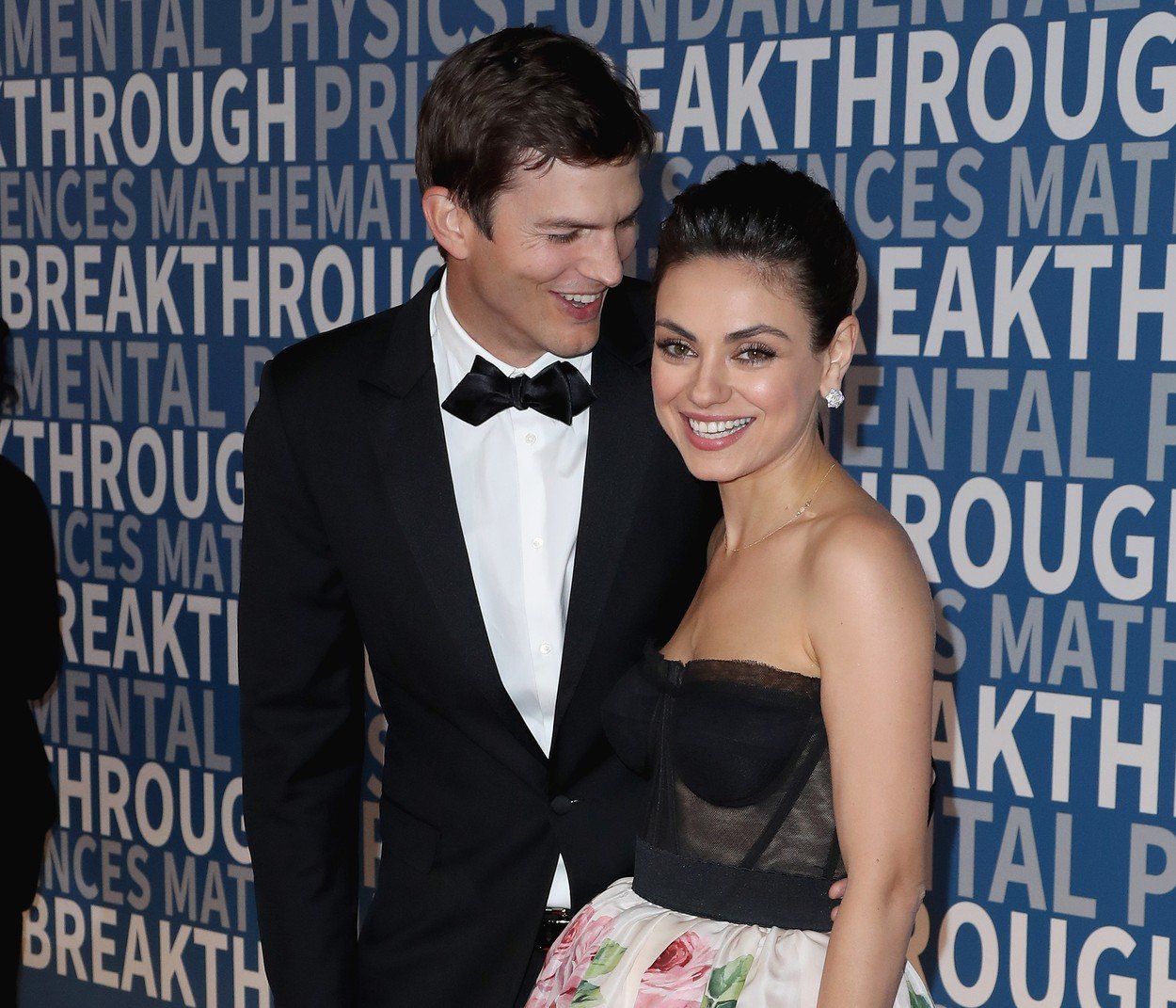 Mila Kunis, Ešton Kučer, glumci, crveni tepih