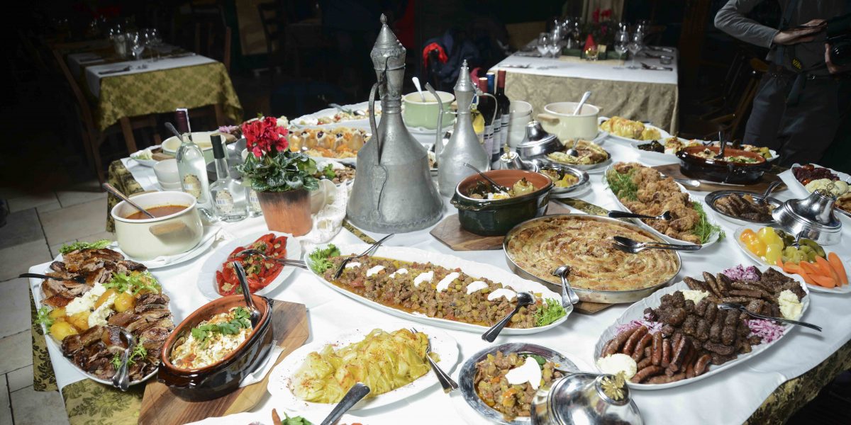 Hrana, trpeza, sarajevski specijaliteti, restoran kovač