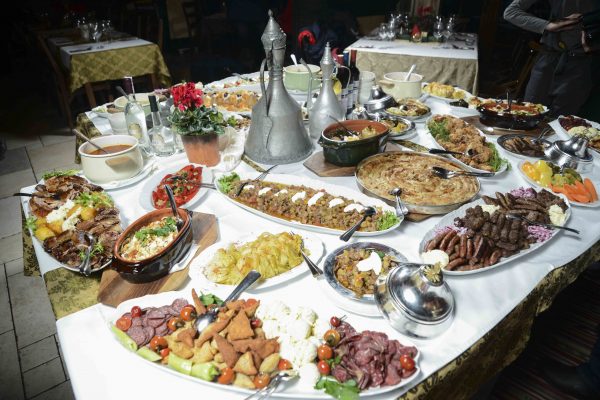 Hrana, trpeza, sarajevski specijaliteti, restoran kovač
