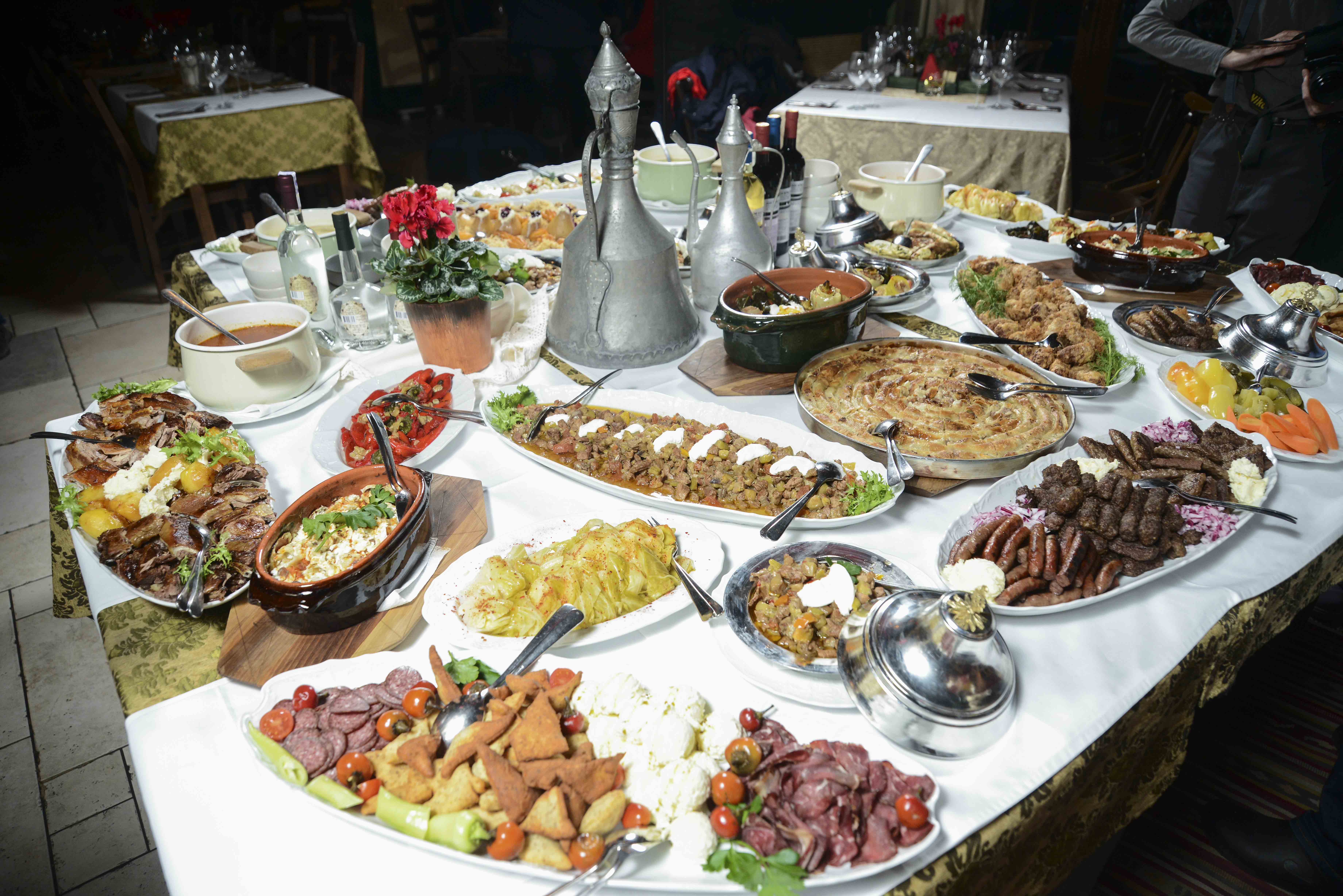 Hrana, trpeza, sarajevski specijaliteti, restoran kovač