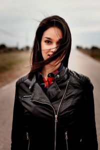 kožna jakna, devojka
