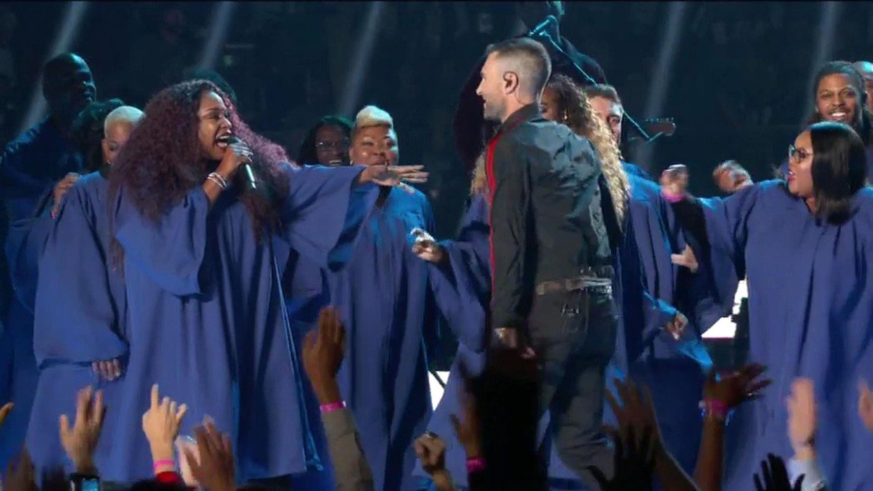 adam levin, maroon 5, super boul