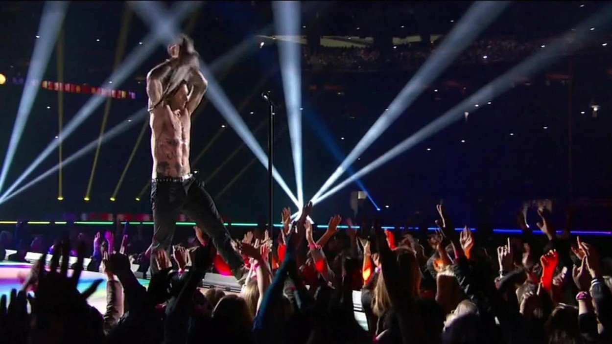 adam levin, maroon 5, super boul