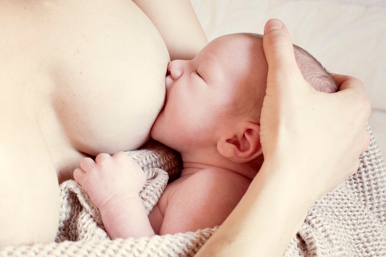 Bebe dojenje