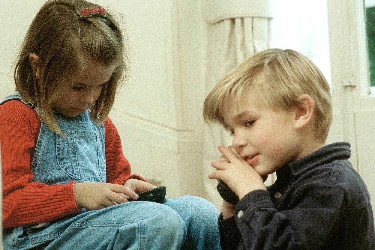 deca, telefon, socijalni rad