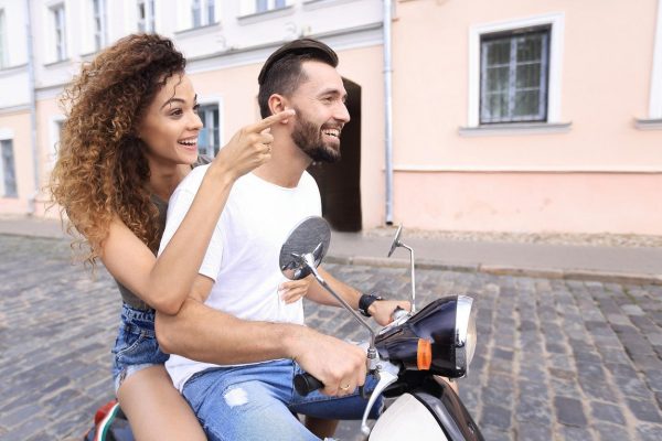 devojka, decko, veze, ljubav, vespa, avantura